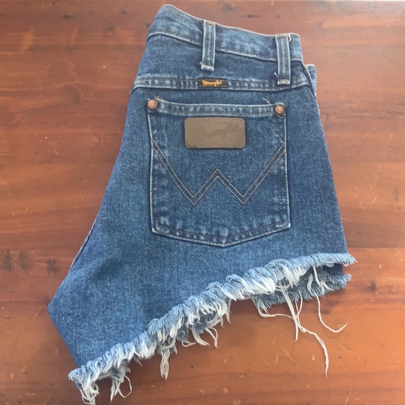 Wrangler Reworked Cut-Off Denim Shorts! Size 28! - Picture 4 of 4